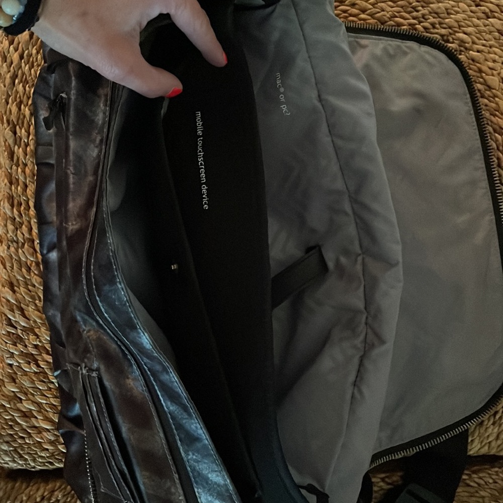 Lululemon yoga moto messenger bag - Picture 3 of 8